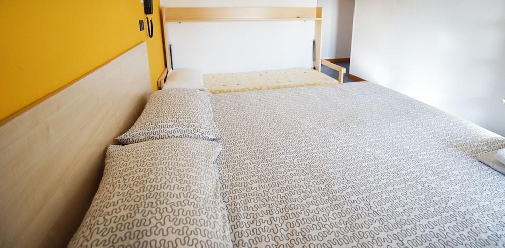 Hotel Morfeo - Young People Hotels (Adults Only) Ріміні Екстер'єр фото