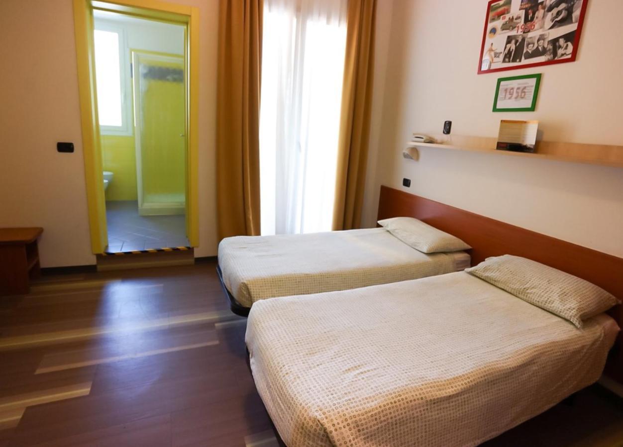 Hotel Morfeo - Young People Hotels (Adults Only) Ріміні Екстер'єр фото