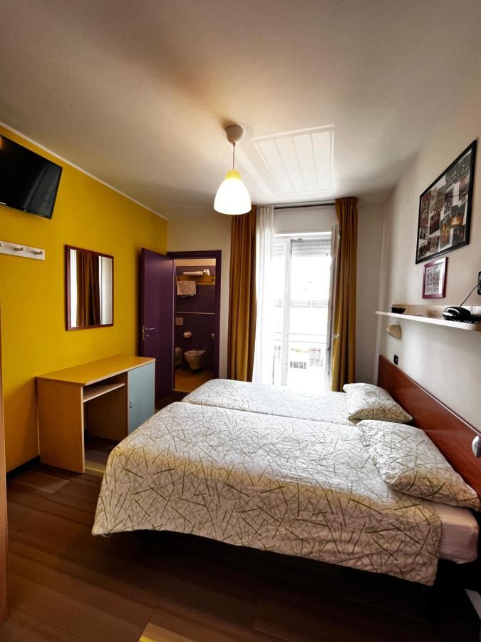 Hotel Morfeo - Young People Hotels (Adults Only) Ріміні Екстер'єр фото